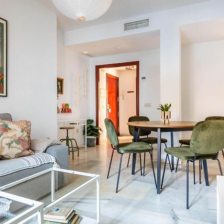 Piso Con Patio Privado Y Parking Nervion Sevilla Buitenkant foto