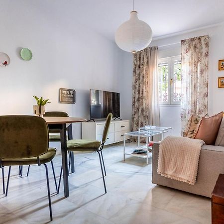 Piso Con Patio Privado Y Parking Nervion Sevilla Buitenkant foto