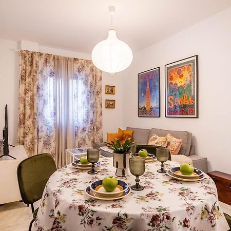 Piso Con Patio Privado Y Parking Nervion Sevilla Buitenkant foto