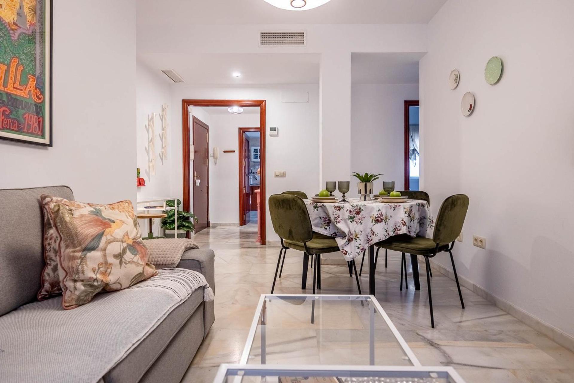 Piso Con Patio Privado Y Parking Nervion Sevilla Buitenkant foto