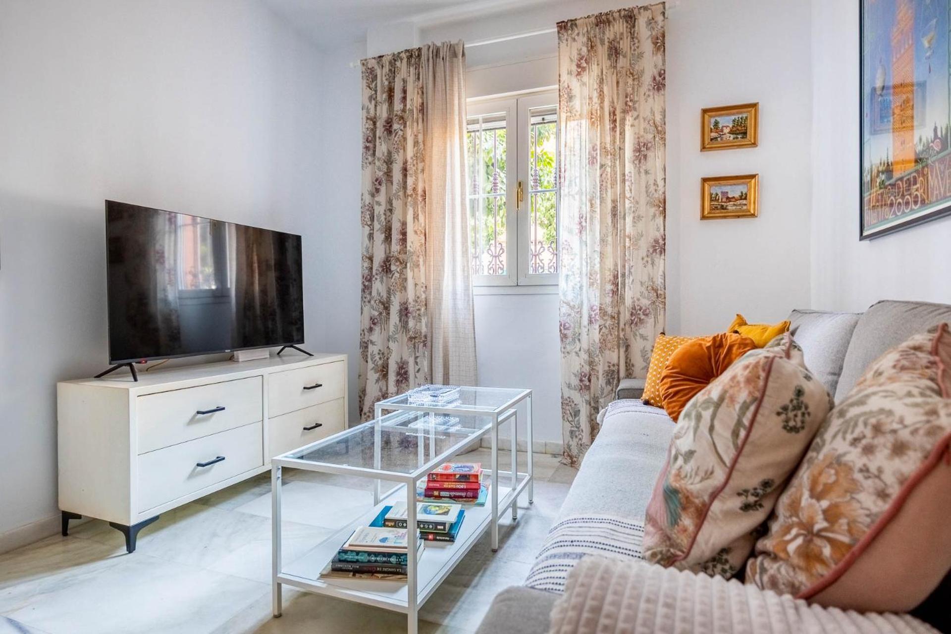 Piso Con Patio Privado Y Parking Nervion Sevilla Buitenkant foto