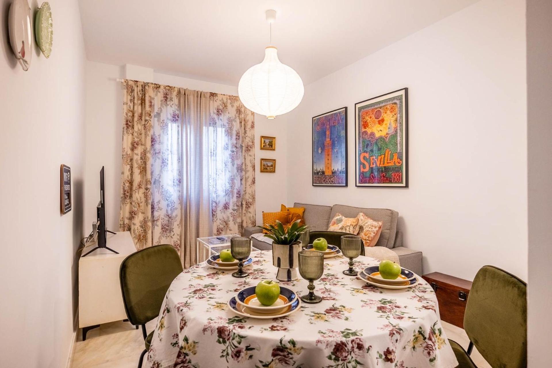 Piso Con Patio Privado Y Parking Nervion Sevilla Buitenkant foto