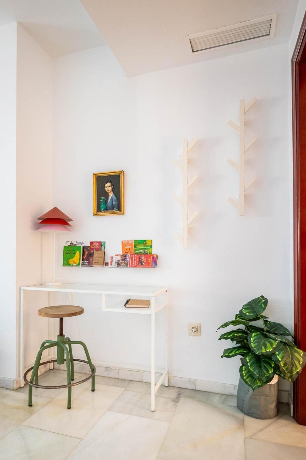 Piso Con Patio Privado Y Parking Nervion Sevilla Buitenkant foto