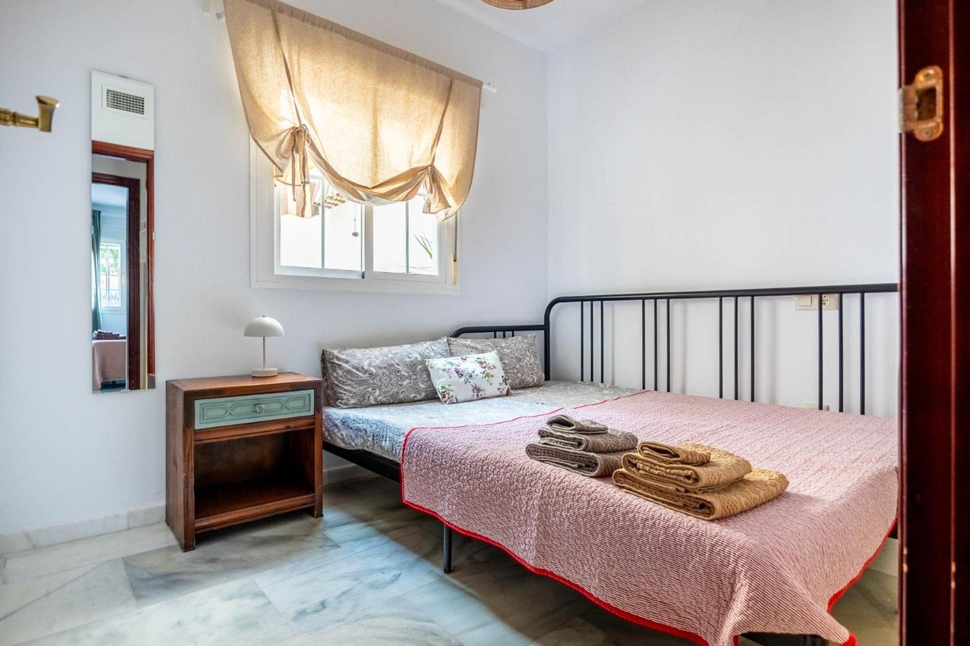 Piso Con Patio Privado Y Parking Nervion Sevilla Buitenkant foto