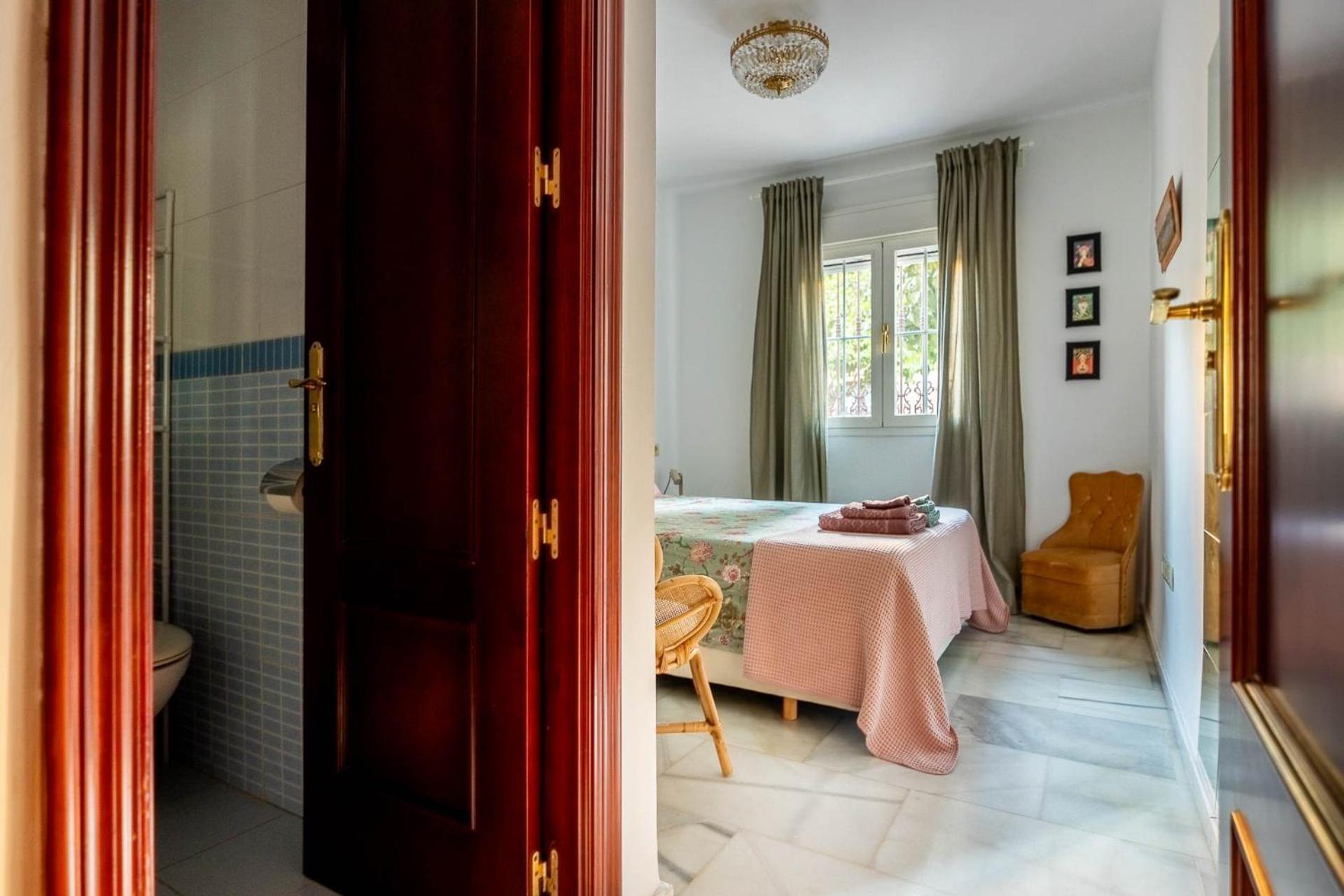 Piso Con Patio Privado Y Parking Nervion Sevilla Buitenkant foto