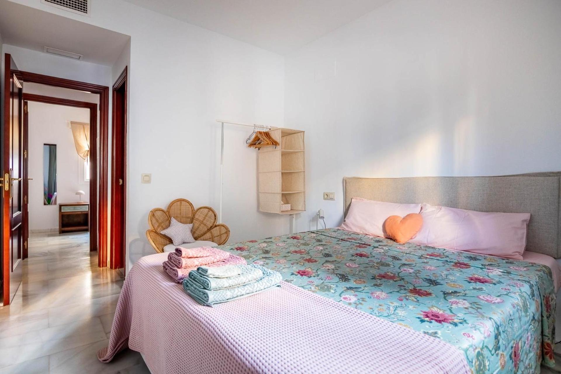 Piso Con Patio Privado Y Parking Nervion Sevilla Buitenkant foto
